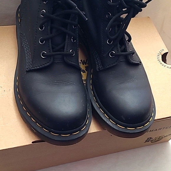 Women's Leather Lace-up Boots - Picture 4 of 8